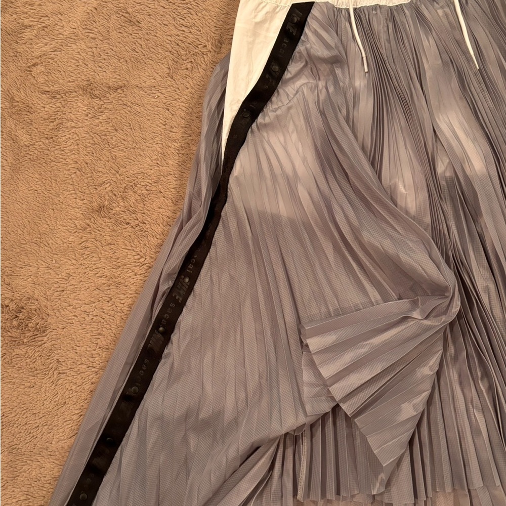 Nike x Sacai Womens Pleated Skirt CV5713-100 White Grey - Picture 2 of 6